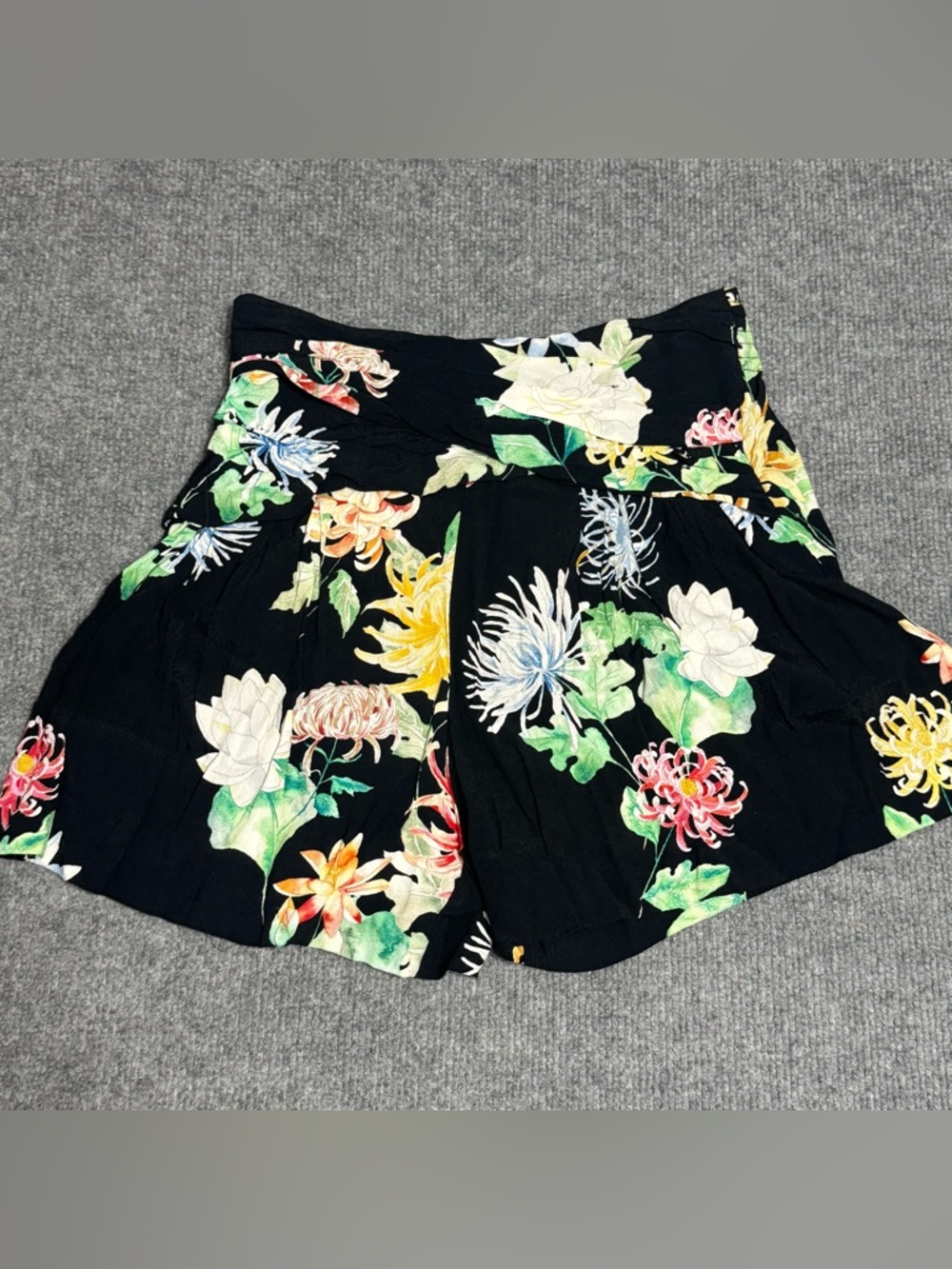 Zara Basic Tropical Floral Floaty Shorts XS Boho Summer Festival Beachy Black XS